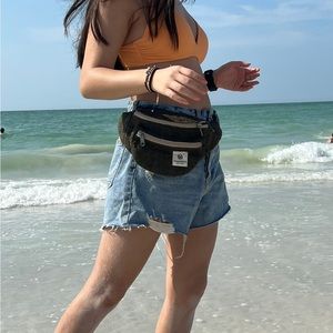 Sherpa Travel Hemp Fanny Pack Green